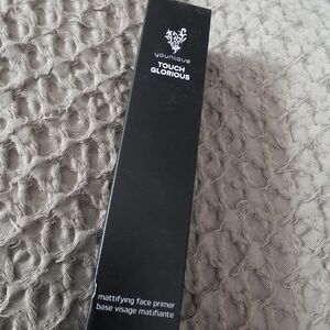 Younique Touch Glorious Mattifying Face Primer - Black
